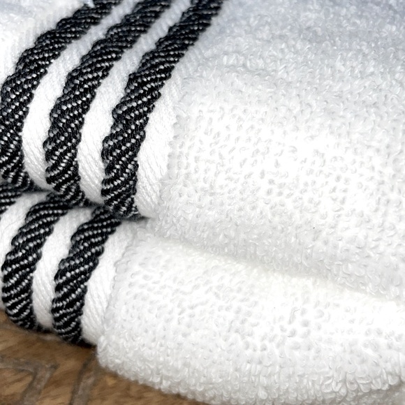 πHP~Beautiful Crisp White plush bath towel set NWT! π - Picture 9 of 12